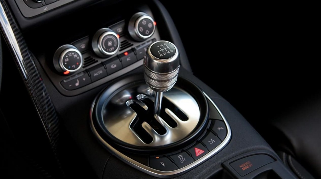 1479821567_2011-audi-r8-42-spyder-shifter-photo-416617-s-1280x782.jpg